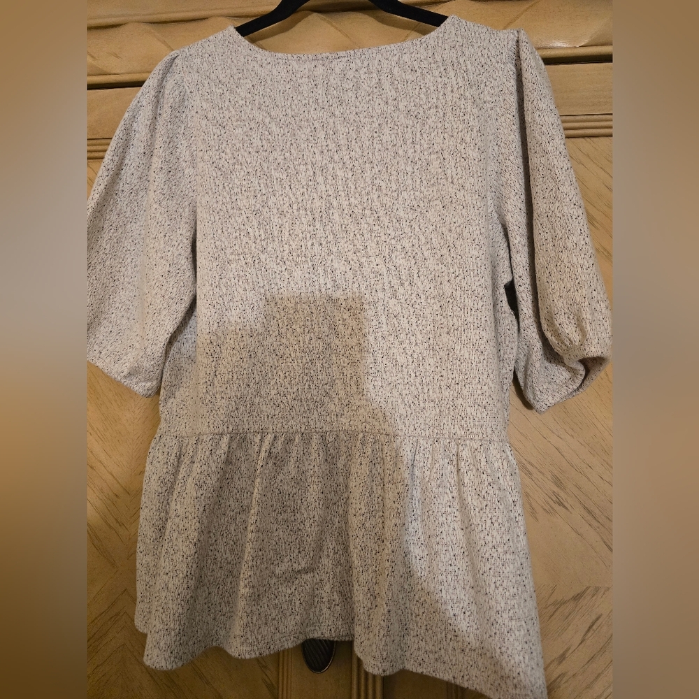 Banana Republic Peplum Top. Size large. White with hints of black and blush - Picture 2 of 11